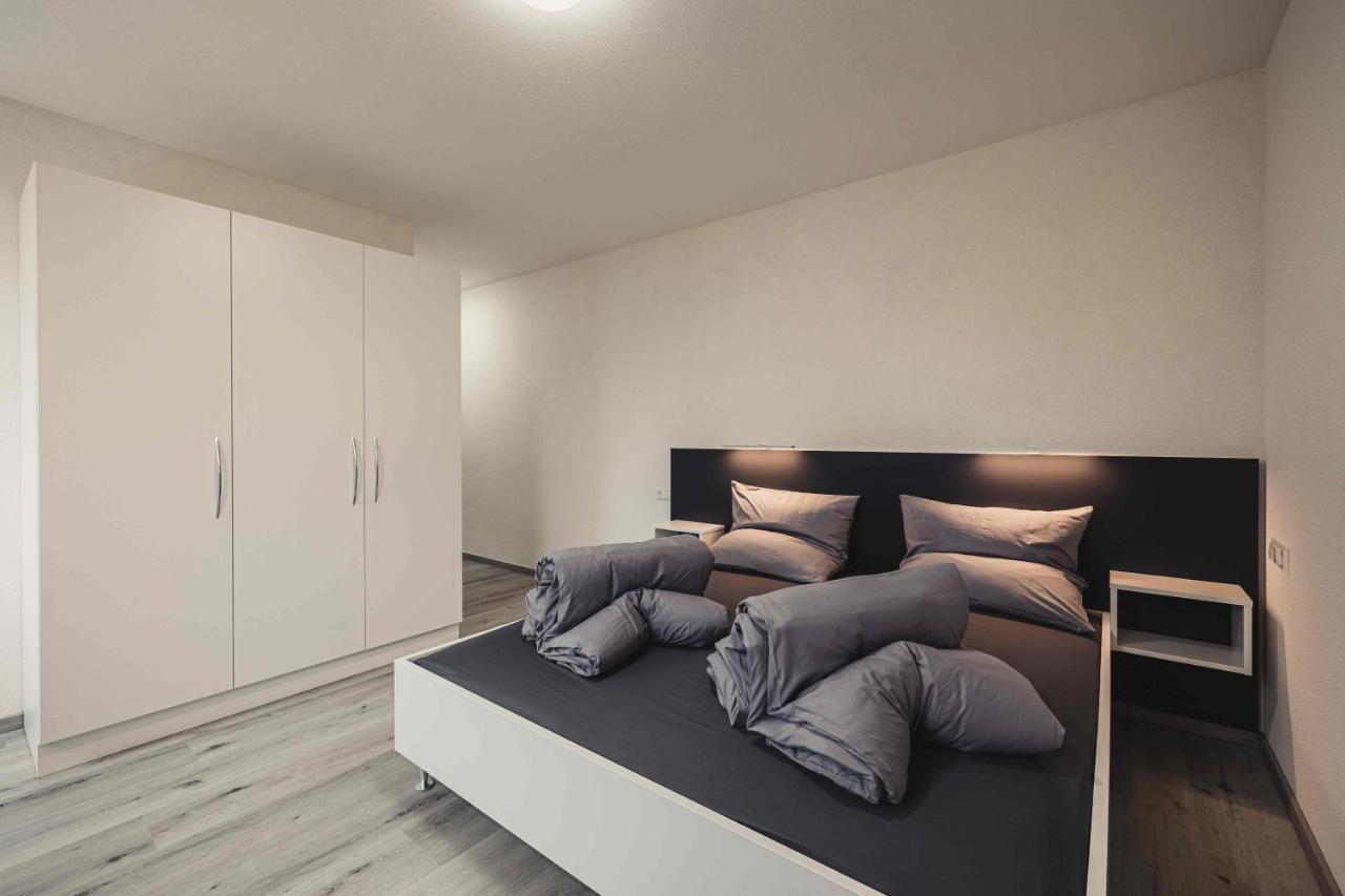 Ferienwohnungen Und Boardinghouse Heimbach In Renchen エクステリア 写真